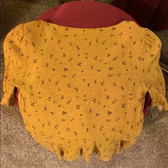 Urban Outfitters cute yellow gold & black top XS​ - Picture 10 of 16